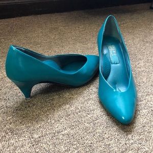 Vintage teal heel shoes